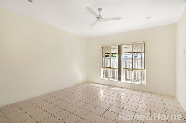 Charming Cottage in Quiet Woodside - Photo 1