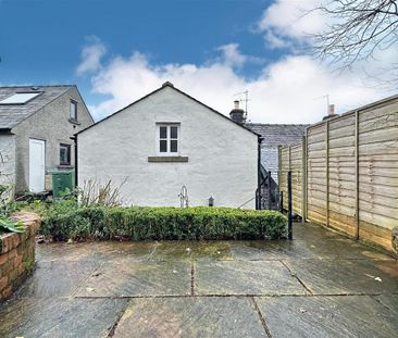 2 bedroom cottage to rent - Photo 1