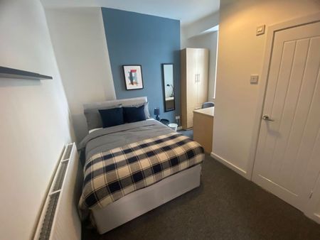 7 Bed Semi-Detached House, Breckfield Road North, L5 - Photo 3