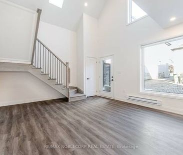 Completely brand new laneway house utilities/parking included! - Photo 1