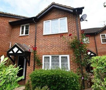 Bedroom Terraced House In Godalming, GU7 - Photo 5