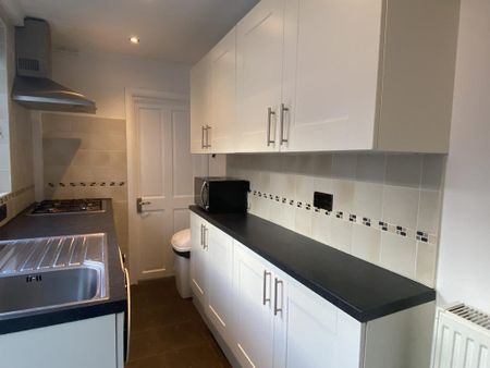 3 bedroom terraced house to rent - Photo 5