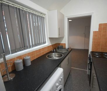 House share to rent on - Photo 6