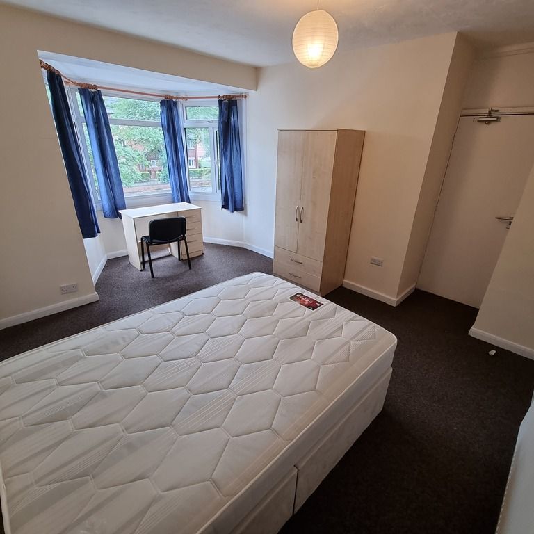 5 Bed Student Accommodation - Photo 1