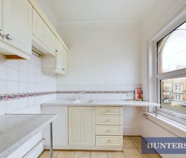 1 bedroom Flat To Let - Photo 3