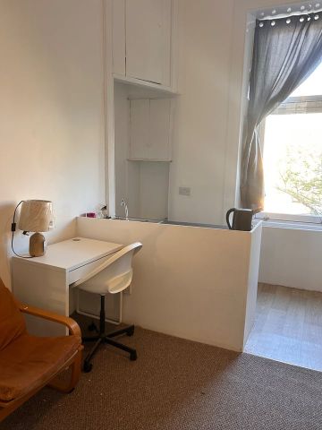 Studio Flat, Marywood Square, G41 - Photo 3