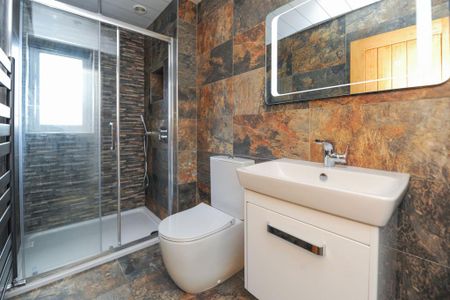 2 bedroom semi-detached house to rent - Photo 4