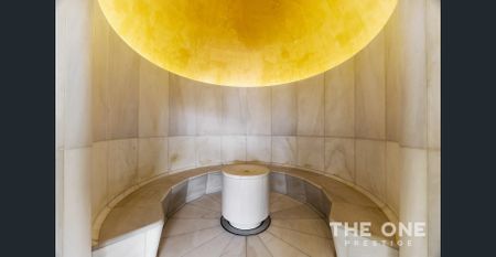 Luxury 1 Bedroom Apartment with Study and Iconic Harbor and Park View - Photo 2