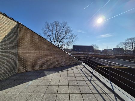 Mooi en zeer ruim appartement gelegen in Residentie “De Klaproos”. - Photo 4