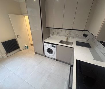 Bedsit, Romford Road, E15 - Photo 3