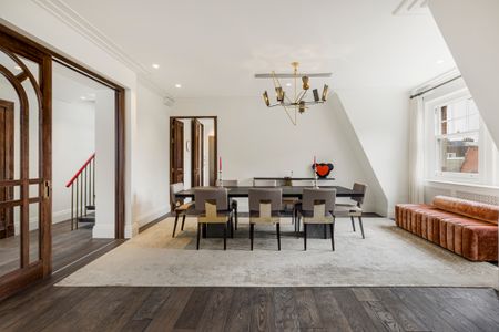 Refined Duplex Penthouse in Mayfair Village - Photo 4