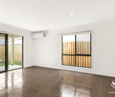Modern Townhouse, 3 Bedrooms + Study nook, Available From 13/12/2025 - Photo 1