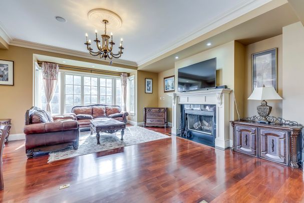 For Lease - 376 Lakeshore Road, Oakville, Ontario - Photo 1