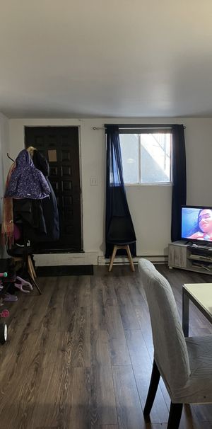 Grand 3 ½ Disponible Maintenant 1150$/mo - Photo 1