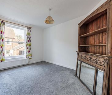 3 bedroom flat to rent - Photo 5