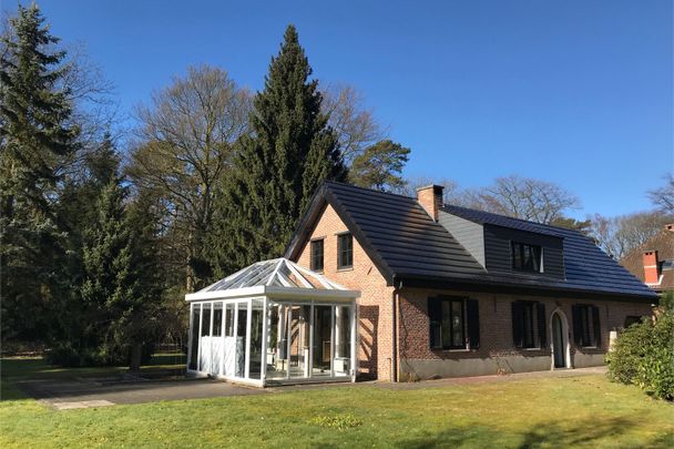 Prachtige villa in een privé park, ideaal gelegen nabij Brasschaat en Kapellen - Photo 1