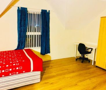 Room 7, 31 Sandhurst Drive, Stranmillis, Belfast, BT9 5AY - Photo 4