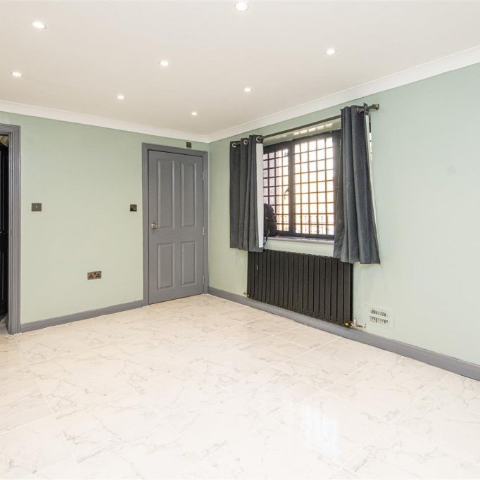 1 bed Flat To Let - Photo 1