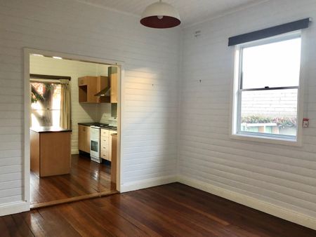 High Ceilings and Old World Charm - Photo 2