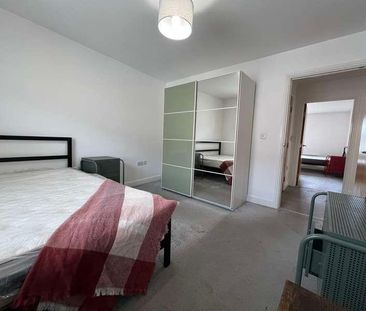 Bed // Student Flat // Aug, LN5 - Photo 6