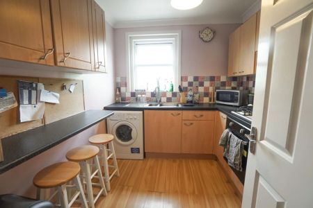 To Rent Bemister Road, Winton, Bournemouth, BH9 £1,590 pcm Tenancy Info - Photo 3