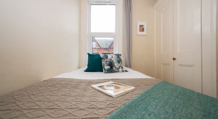 24 Chestnut Avenue, Hyde Park, Leeds, LS6 1BA - Photo 4