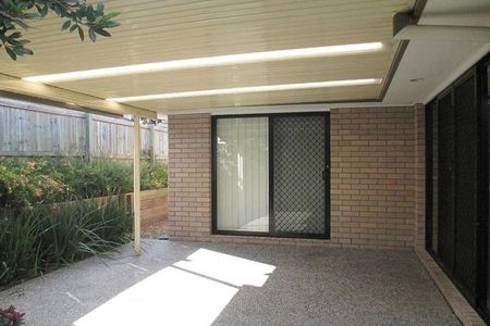 43 Lakes Entrance Drive, Springfield Lakes QLD 4300 - House For Rent - $560 | Domain - Photo 3