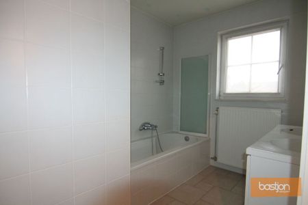 Ruim duplex appartement (160m²) in het centrum van Aalbeke. - Photo 2