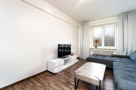 Pronájem rekonstruovaného bytu 2+1 s parkováním, 52 m - Фото 2