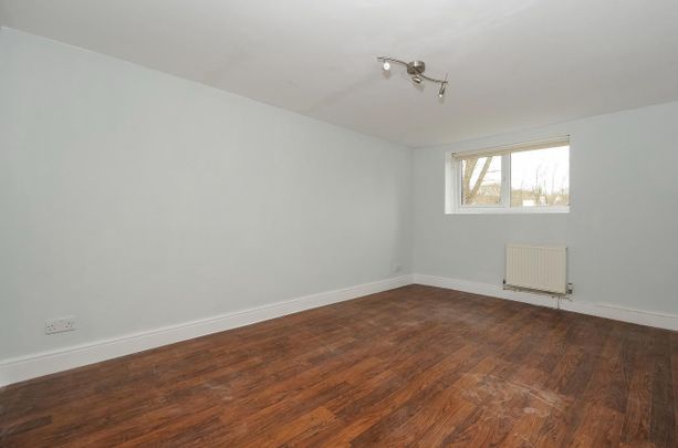 1 Bed Flat, Sylvan Road, SE19 - Photo 1