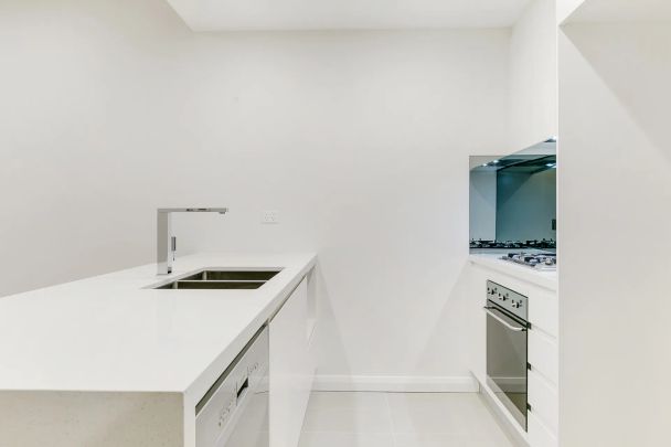 Modern North-Facing Apartment in Prime Gordon Location - Photo 1