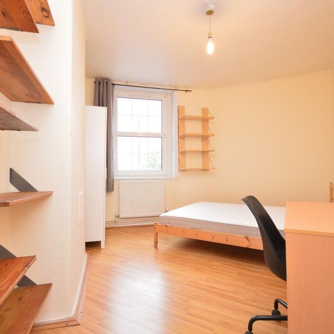 1 bedroom in a flat share to rent - Photo 1