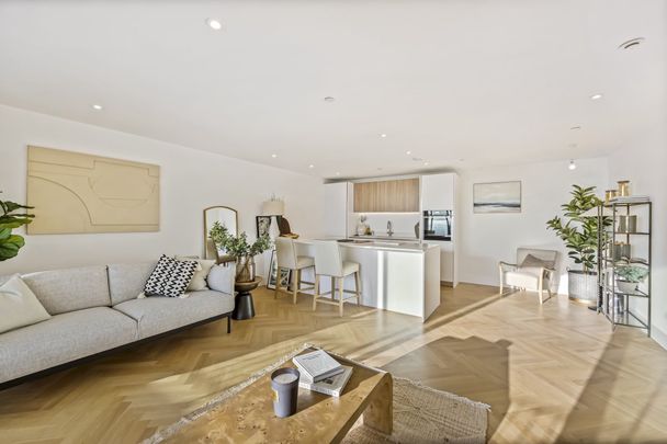 239 Kingsway - Photo 1