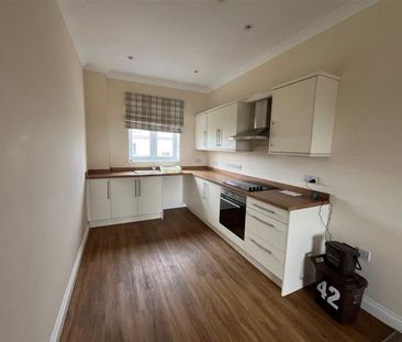 Jubilee Close, Crewkerne, Somerset - Photo 3