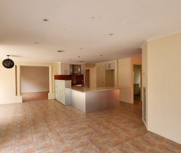 Bright 4 bedroom family home - Photo 1