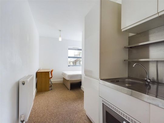 Studio to rent - Photo 1