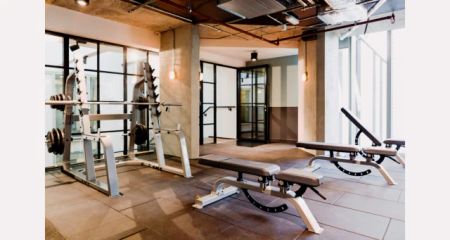 Silver Studio City View Mid Level - Photo 2