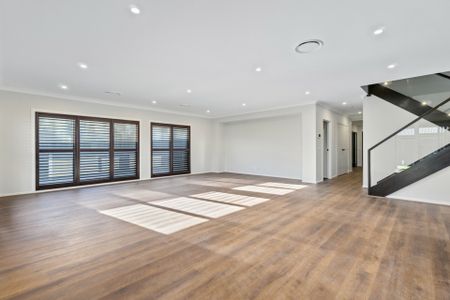 Exceptional Family Home - Photo 3