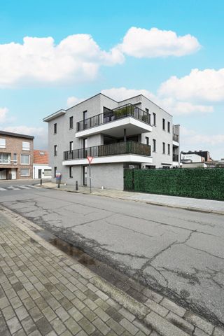 Recent appartement met terras en autostaanplaats te centrum Kapellen - Photo 4