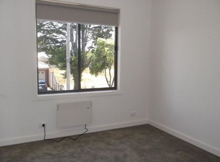 Cosy and Bright 3-Bedroom Home in Pascoe Vale - Photo 5