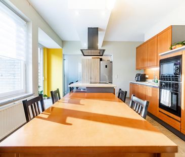 Gelijkvloerse verdieping met één slaapkamer in Saint-josse-ten-noode - Photo 2