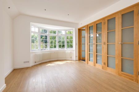 6 bedroom detached house to rent - Photo 5