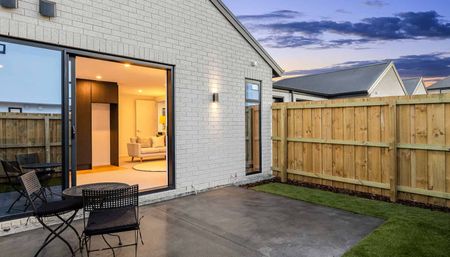 New build two bedroom town house Redwood - Photo 5