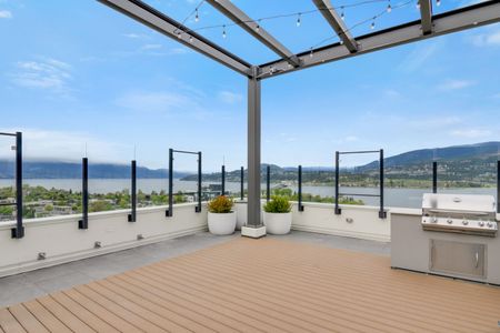 LAKEVIEW AT BROOKLYN! 1 Bdrm PLUS Den - Photo 3