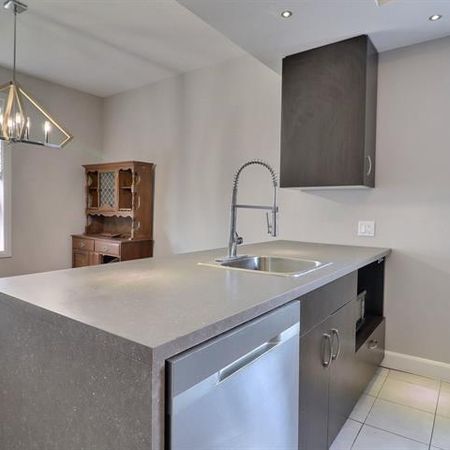 Image Page Voir l'annonce Grand et lumineux 3 1/2 Limoilou Grand et lumineux 3 1/2 Limoilou 1 250,00 $ 1 févr. Expire dans: 60 jours - Photo 3