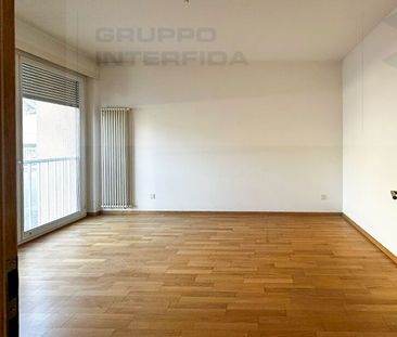 RENOVATED APARTMENT FIRST RENT FREE - Photo 5