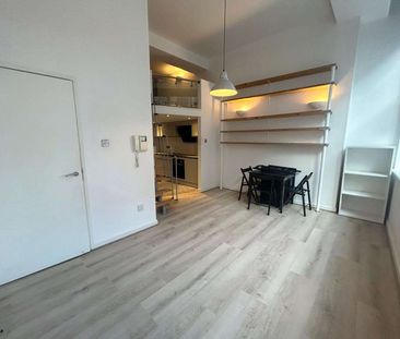 AVAILABLE NOW! Stunning one double bedroom with parking in a centra... - Photo 5