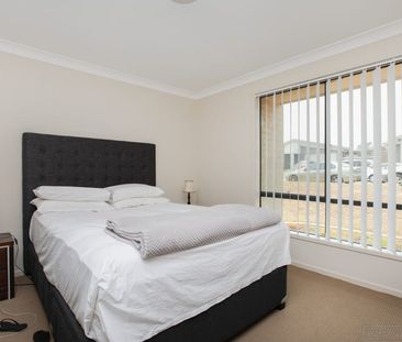 12 Holland Circuit, Gillieston Heights NSW 2321 - House For Rent | ... - Photo 5