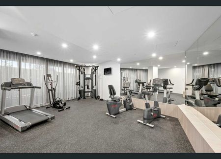 Premium Two-Bedroom Luxury Apartment close to all Amenities - Photo 2
