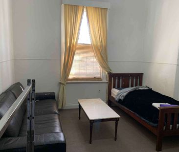 East Melbourne - Photo 1